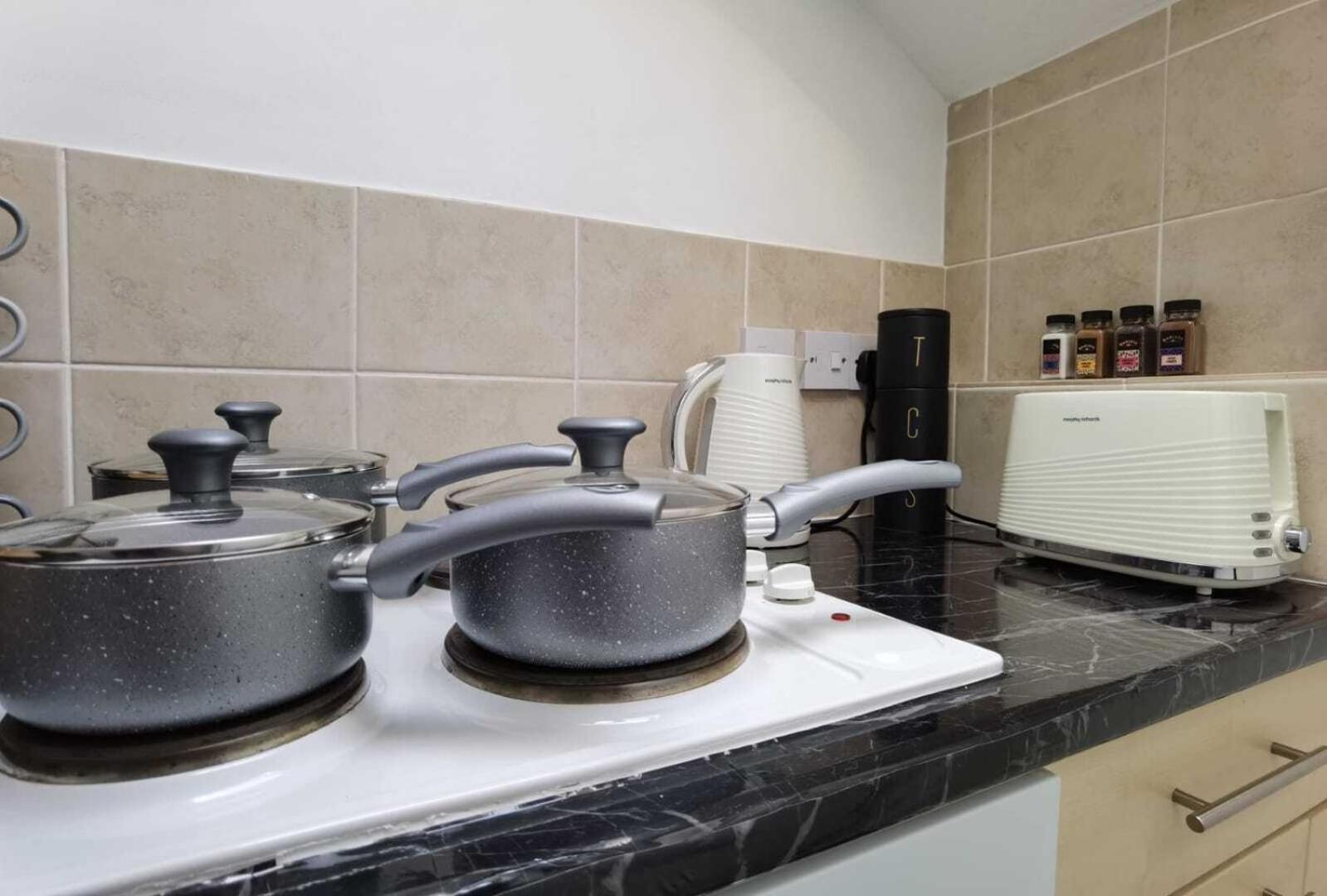 Апартаменти Raleigh Ff&Tf - 1 Bed Georgian Flat In The Centre Of Exeter, Free Parking With Wifi Номер фото