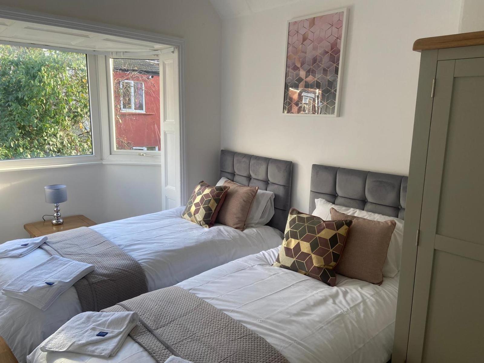 Апартаменти Raleigh Ff&Tf - 1 Bed Georgian Flat In The Centre Of Exeter, Free Parking With Wifi Номер фото